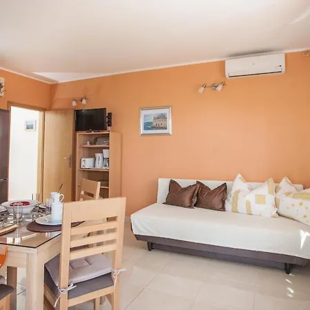 Apartament By The Sea Necujam, Solta - 13726 Stomorska